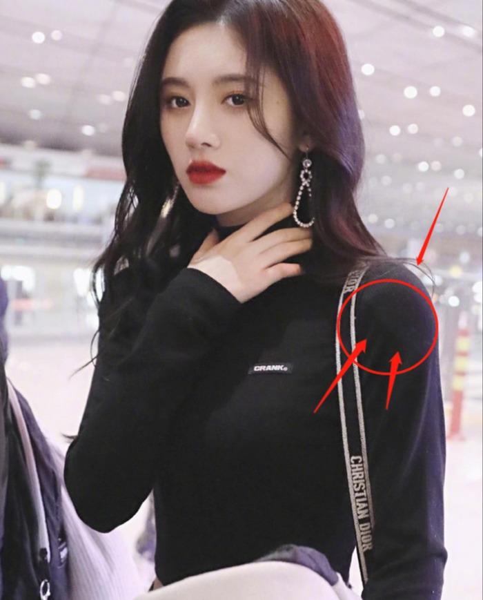 Cúc Tịnh Y đáp trả antifan bằng bờ vai vuông, không dùng miếng độn-3