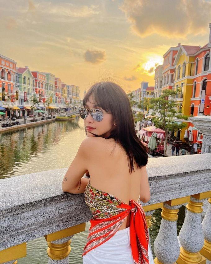 Khả Ngân gợi ý đồ mùa hè: bikini, áo yếm, váy khoét sâu khiến fan tròn mắt-3