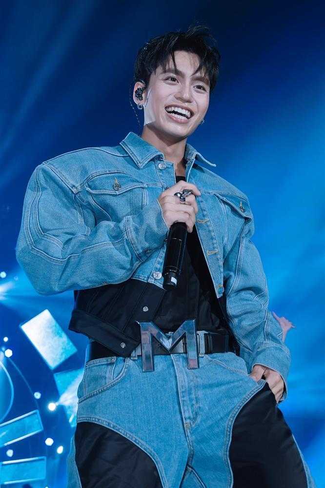 MONO nhảy sexy khiến fan nữ không ngừng mê mệt-1