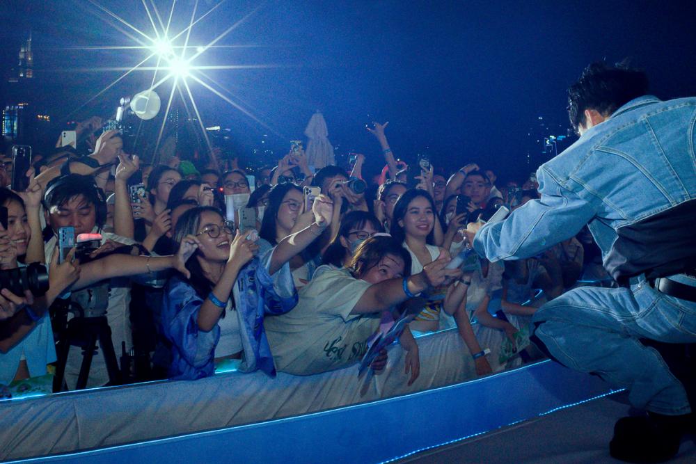 MONO nhảy sexy khiến fan nữ không ngừng mê mệt-5