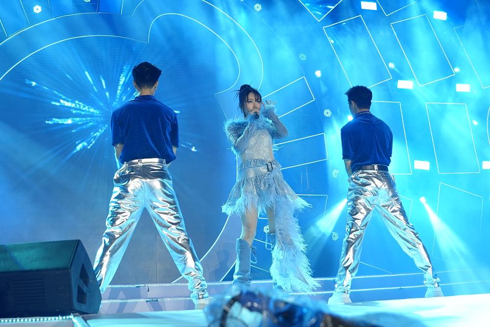 MONO nhảy sexy khiến fan nữ không ngừng mê mệt-6