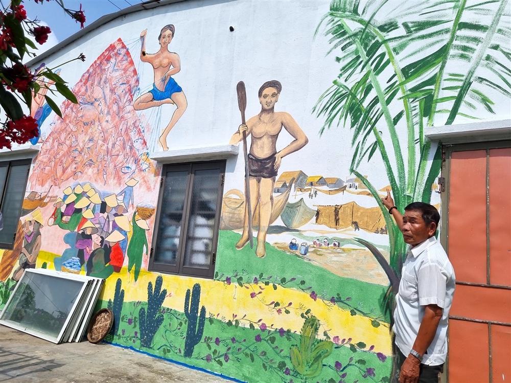 Tranh vẽ ở làng chài bích họa Quảng Nam bị chê xấu, họa sĩ nói gì?-2