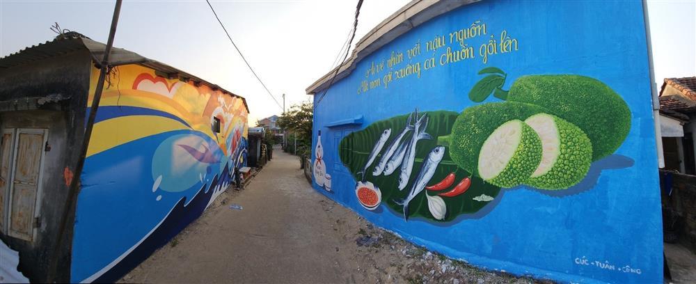 Tranh vẽ ở làng chài bích họa Quảng Nam bị chê xấu, họa sĩ nói gì?-5