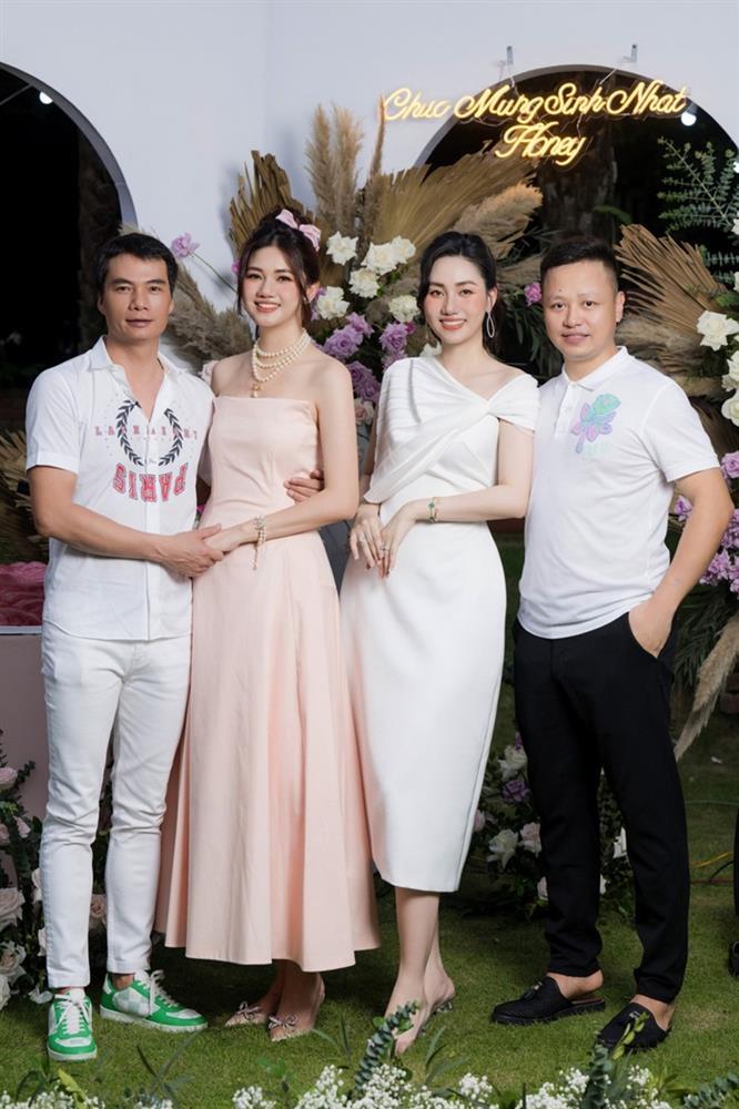 Phương Oanh, phú bà buồn lấy hột xoàn ra đếm gây bất ngờ vì hình ảnh chân quê-14