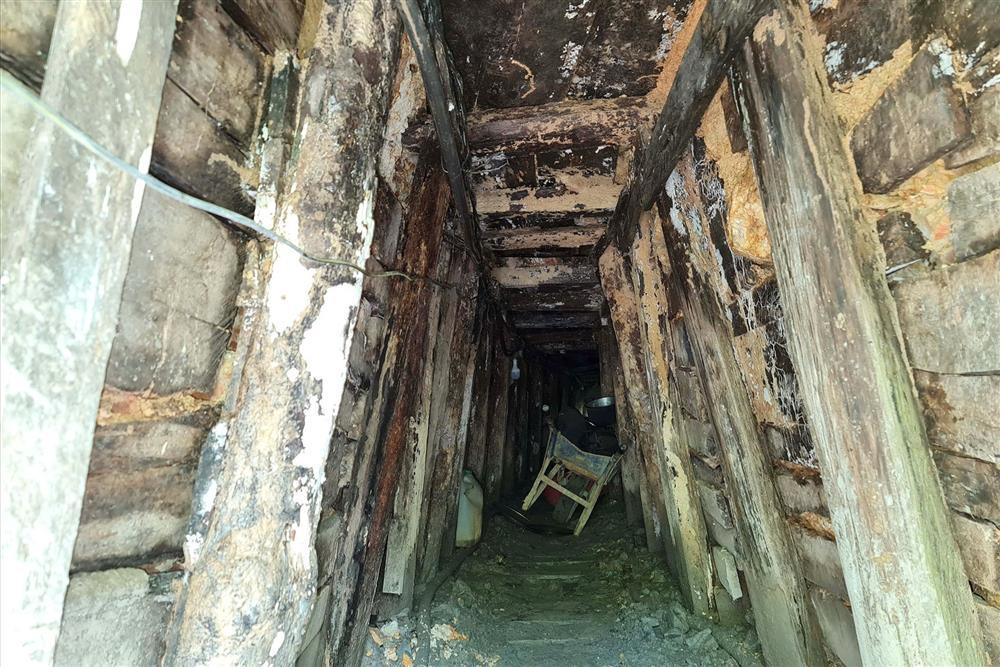 Phát hiện 3 người chết ngạt trong hầm khai thác vàng bỏ hoang-1