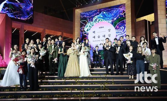 Baeksang 2023: The Glory đại thắng, chủ nhân Daesang khiến cả làng đều vui-1