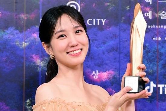 Baeksang 2023: The Glory đại thắng, chủ nhân Daesang khiến cả làng đều vui