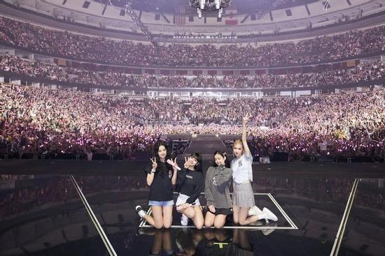 BLACKPINK trở thành nhóm nhạc nữ có doanh thu tour diễn cao nhất mọi thời đại