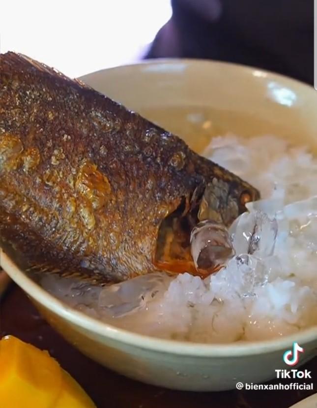 Độc lạ miền Tây: Cơm chan nước đá ăn cùng khô cá, bạn thử chưa?-1