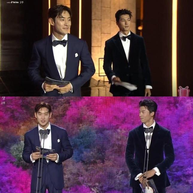 Baeksang 2023: Park Bo Gum bạch mã hoàng tử, Hứa Quang Hán lịch lãm hút hồn-1