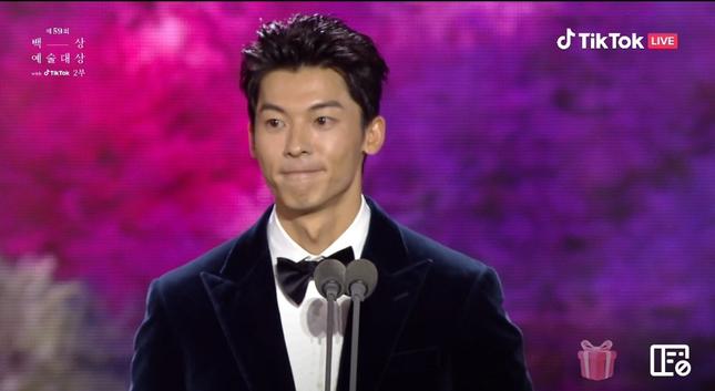 Baeksang 2023: Park Bo Gum bạch mã hoàng tử, Hứa Quang Hán lịch lãm hút hồn-2