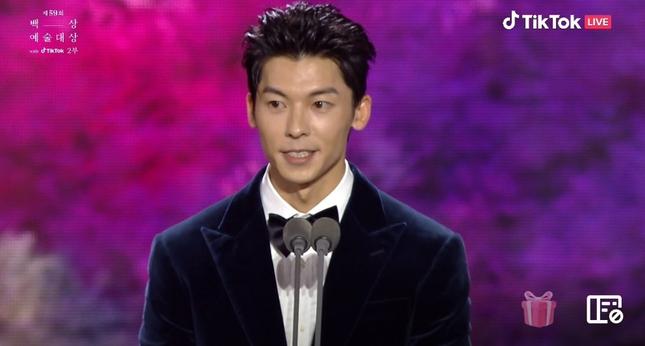Baeksang 2023: Park Bo Gum bạch mã hoàng tử, Hứa Quang Hán lịch lãm hút hồn-3