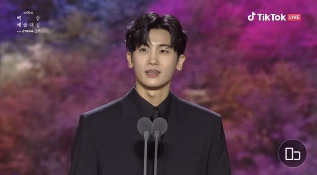 Baeksang 2023: Park Bo Gum bạch mã hoàng tử, Hứa Quang Hán lịch lãm hút hồn-7