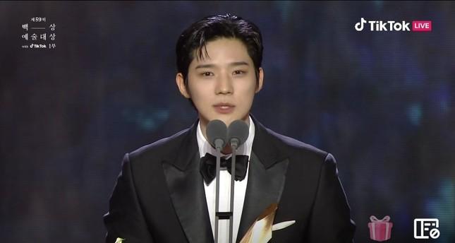 Baeksang 2023: Park Bo Gum bạch mã hoàng tử, Hứa Quang Hán lịch lãm hút hồn-9