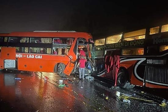 3 tai nạn giao thông liên tiếp trên cao tốc Nội Bài - Lào Cai, 1 người chết