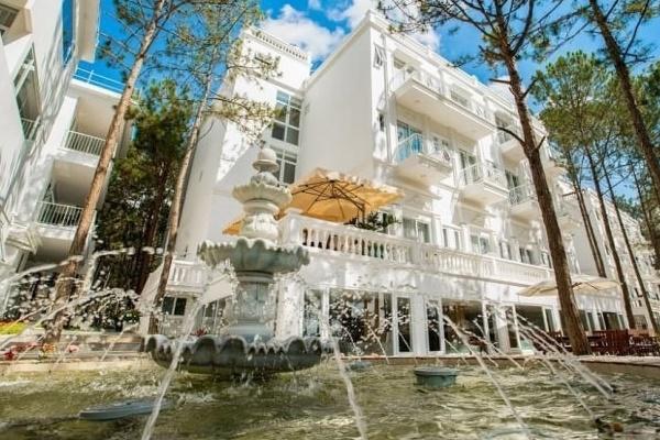 Khách Tây hoảng hồn vì cầu Vàng nhái, tượng vô hồn như dọa ma ở Đà Lạt-6