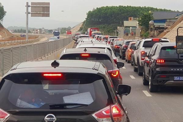 24 vụ tai nạn giao thông khiến 10 người tử vong trong ngày 1/5-2