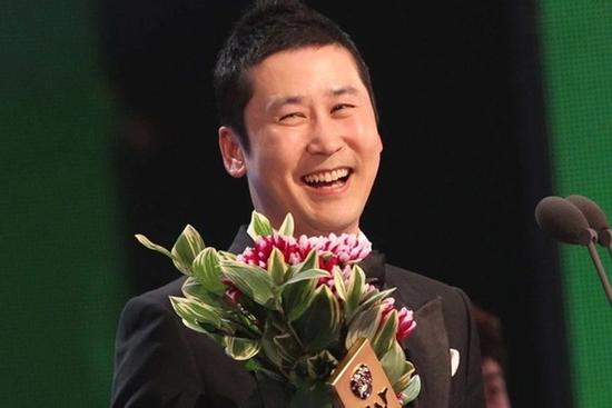 Tham gia show về phim người lớn, MC quốc dân bị tẩy chay