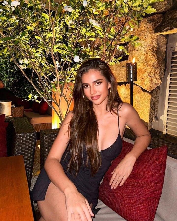 Hoa hậu Siêu quốc gia bị chỉ trích vì từ bỏ danh hiệu-2