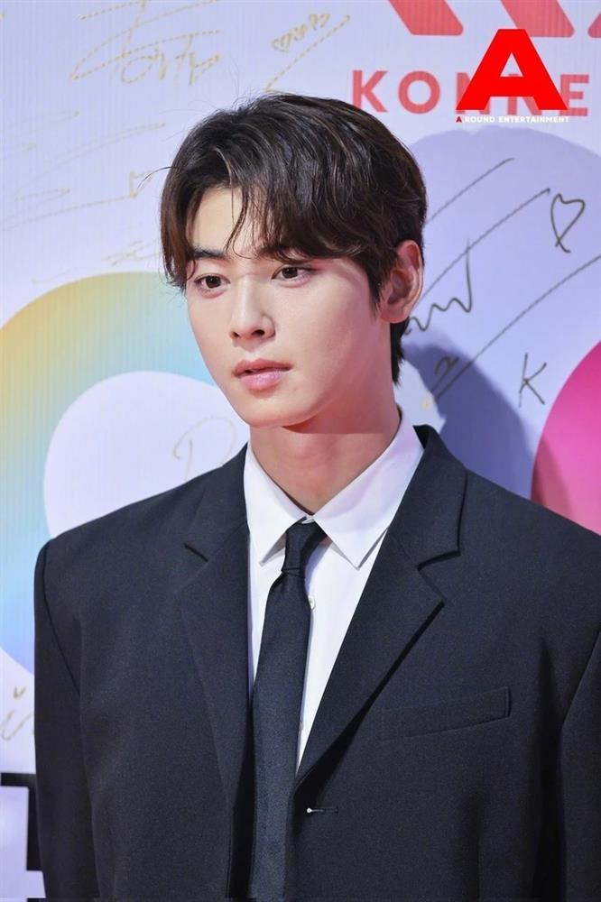 Cha Eun Woo tiều tụy trong sự kiện đầu tiên sau khi Moonbin qua đời-4