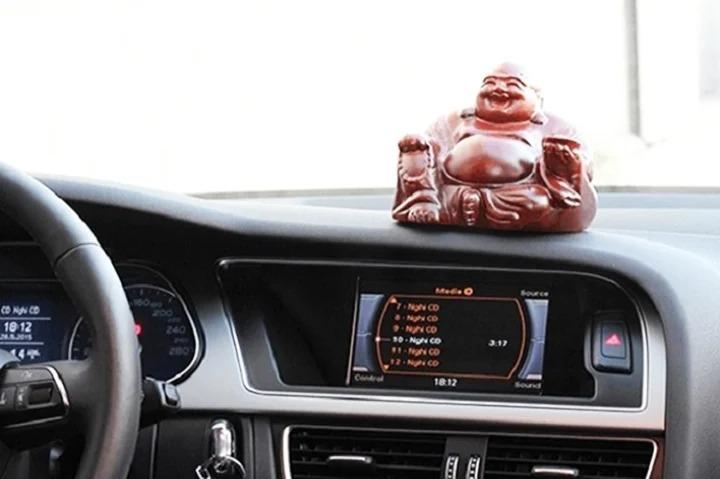 Có nên đặt tượng Phật trên ô tô?-1