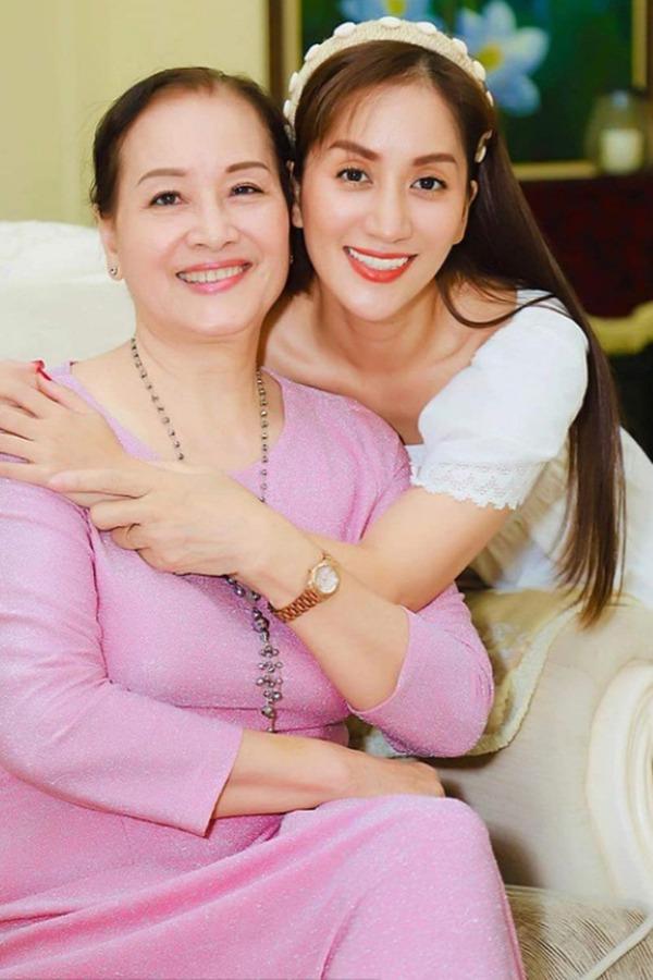 Mẹ ruột Khánh Thi: Văn công tài năng, U80 sắc vóc vẫn trẻ khỏe-3
