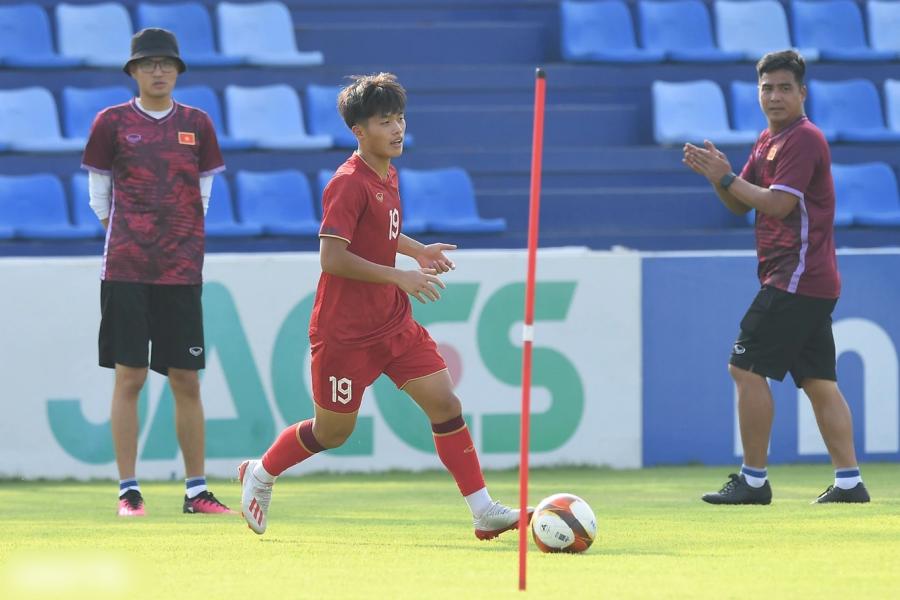 Đại thắng Singapore, Thái Lan gây sức ép cho U22 Việt Nam-2