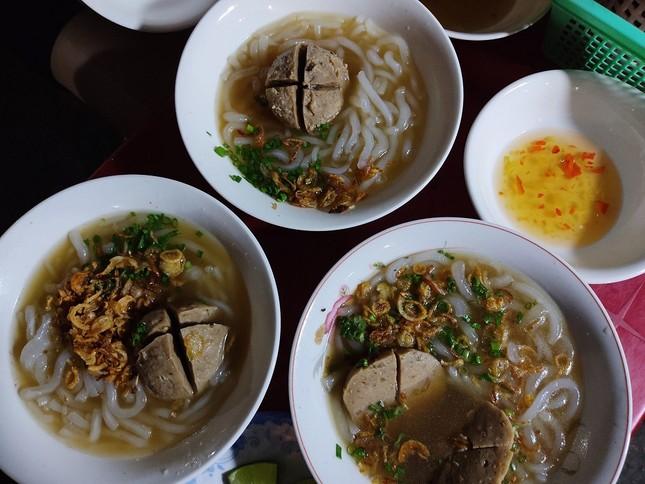 Phá đảo ẩm thực Quận 1: Từ bánh mì chảo đến bánh tráng cuộn, ngon quên lối về!-3