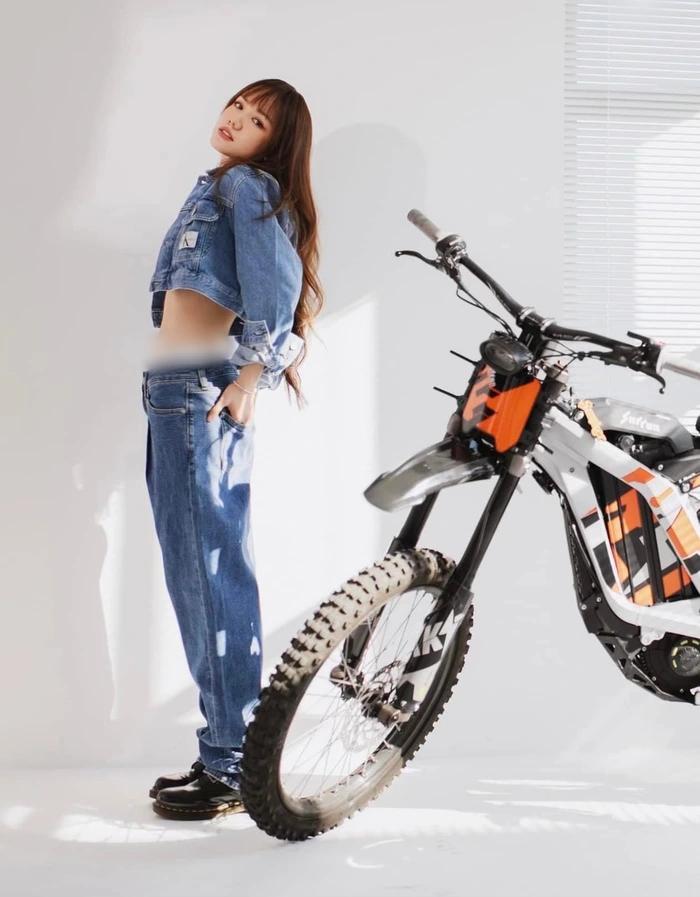 Phương Ly khoe eo thon trong bộ ảnh mới-1