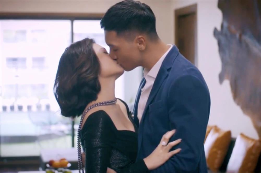 Những lần lái phi công của Kiều Anh trên màn ảnh Việt-3