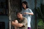 Vợ kém 11 tuổi của Thái Hòa hiếm hoi xuất hiện, ôm chồng giữa sự kiện-6