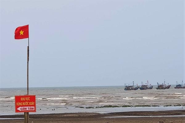 Đi tắm biển, bé trai 10 tuổi bị sóng cuốn trôi-1