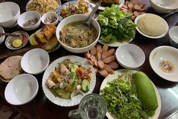 Cảnh báo hệ lụy sức khỏe với bữa ăn thịnh soạn ngày nghỉ lễ-1