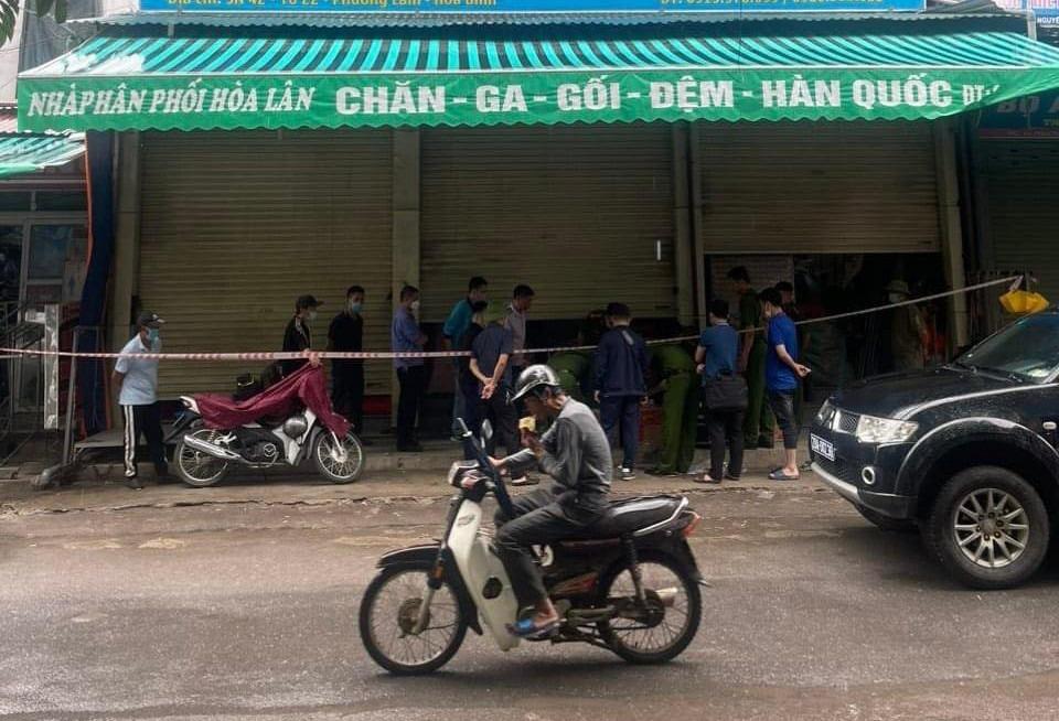 Phát hiện hai vợ chồng tử vong trong tư thế treo cổ ở Hòa Bình-1