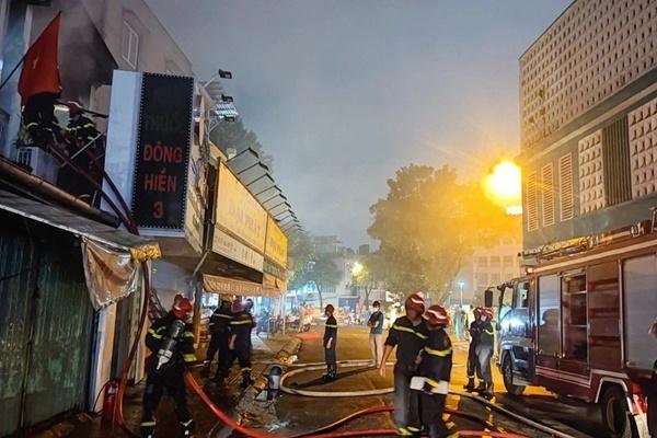 Cháy lớn tại quán lẩu dê-3