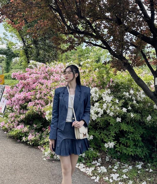 Các nàng hậu Việt đi chơi lễ: Đỗ Thị Hà dịu dàng, Tiểu Vy năng động-3