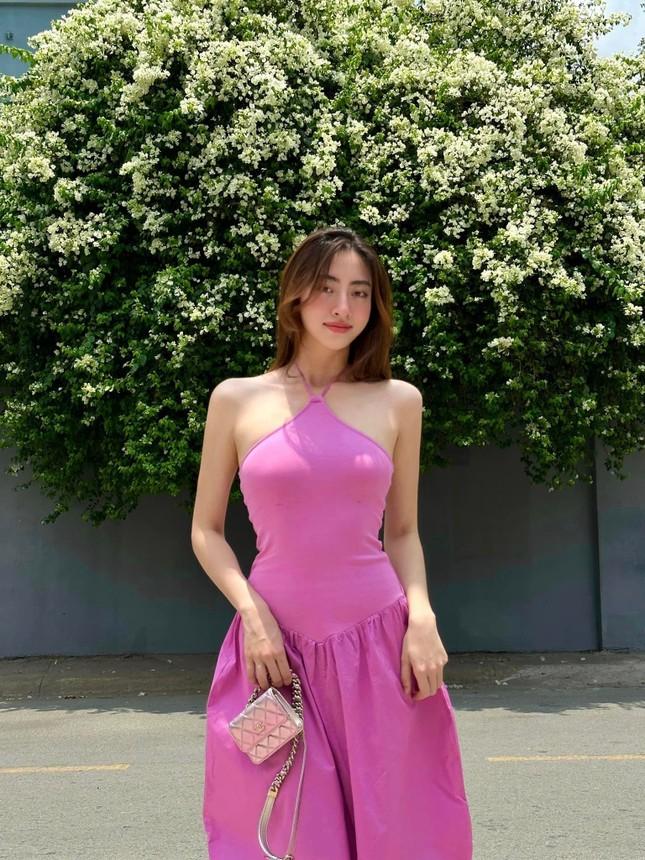 Các nàng hậu Việt đi chơi lễ: Đỗ Thị Hà dịu dàng, Tiểu Vy năng động-6