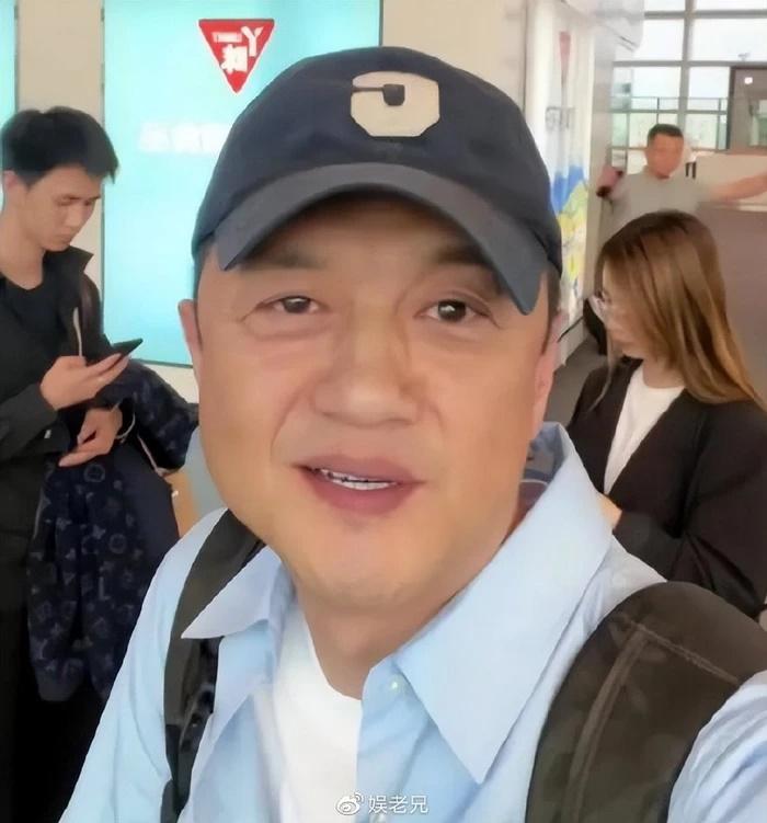 Lý Á Bằng không được lên máy bay vì vỡ nợ hàng chục triệu USD-1