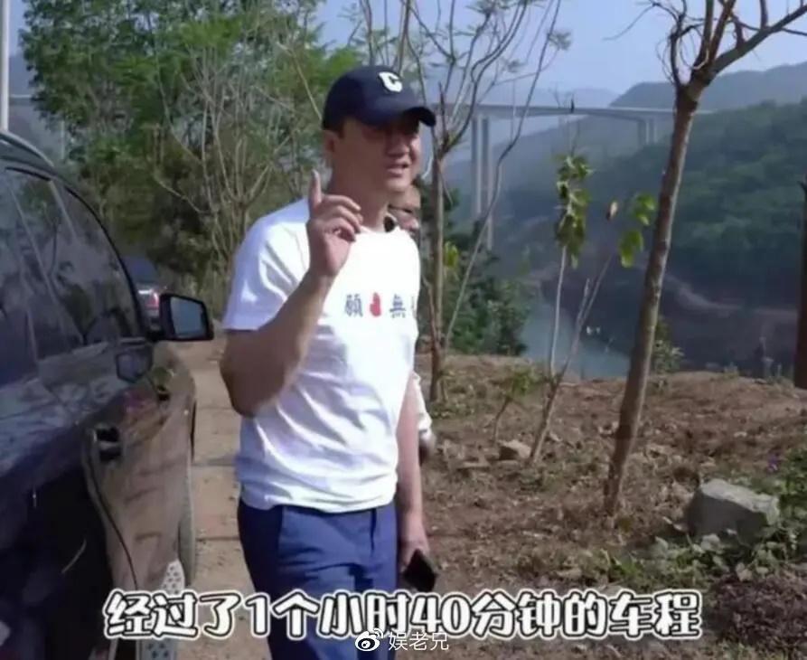 Lý Á Bằng không được lên máy bay vì vỡ nợ hàng chục triệu USD-2