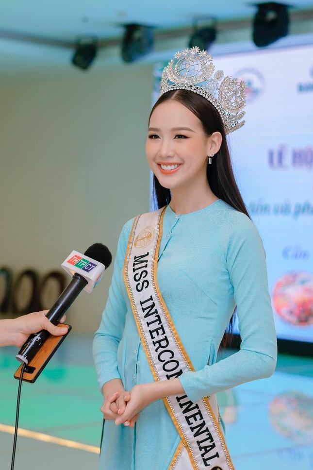 3 phong cách đối lập của Hoa hậu Bảo Ngọc tại Lễ hội Bánh dân gian Nam Bộ-1