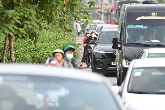 Trở lại Hà Nội sớm 2 ngày, ô tô ùn dài 2km cuối cao tốc Pháp Vân