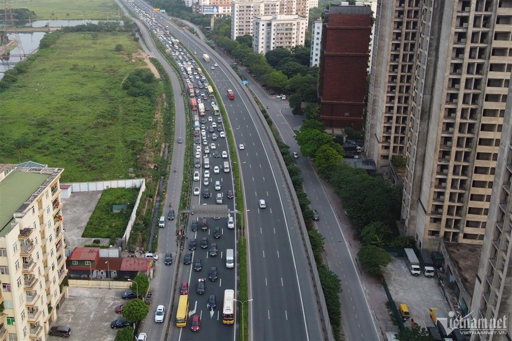 Trở lại Hà Nội sớm 2 ngày, ô tô ùn dài 2km cuối cao tốc Pháp Vân-1
