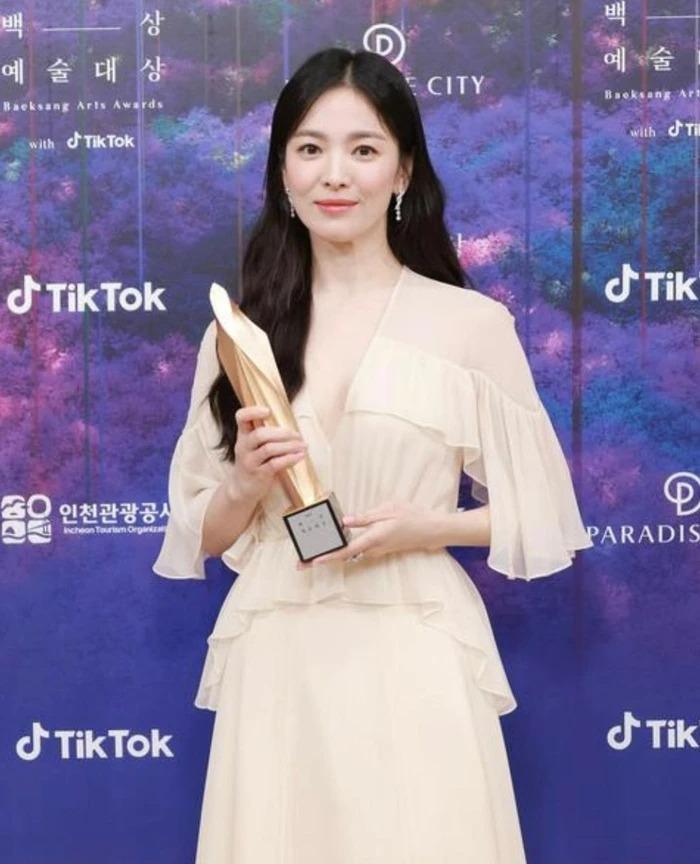 Song Hye Kyo xác nhận sẽ dự Met Gala 2023 với vai trò đặc biệt-2