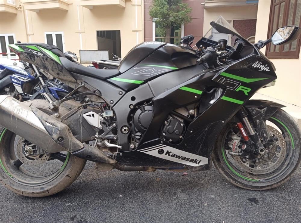 Khoảnh khắc sinh tử khi đối mặt với kẻ cướp ngân hàng có vũ khí nóng-1