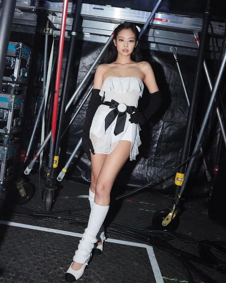 Tạo hình Jennie tại Met Gala 2023 được chính chủ gửi hint từ trước?-6