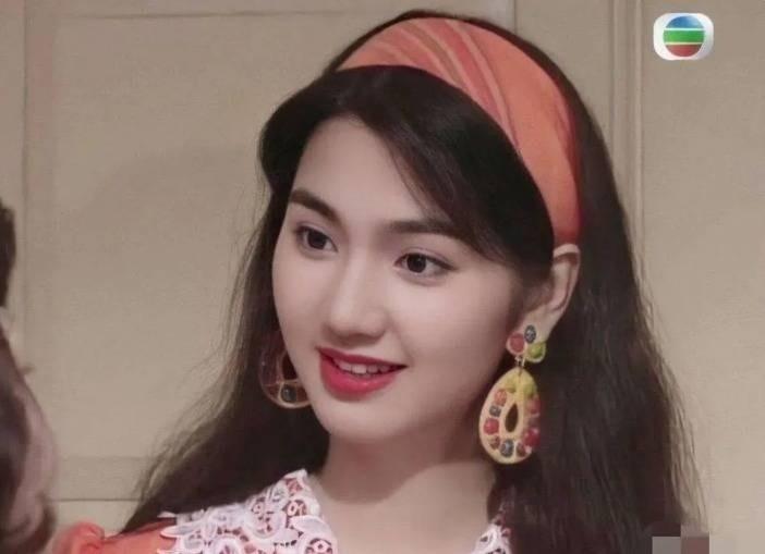 Nỗi tủi hổ của Hồng Hân: Có con năm 20 tuổi, chồng trẻ ngoại tình-2