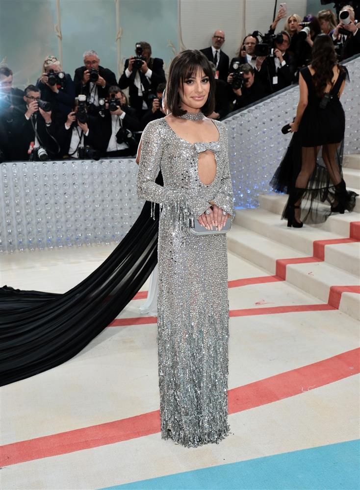 Met Gala 2023: Kim Kardashian ngực trần, Lil Nas X mặc nội y-14