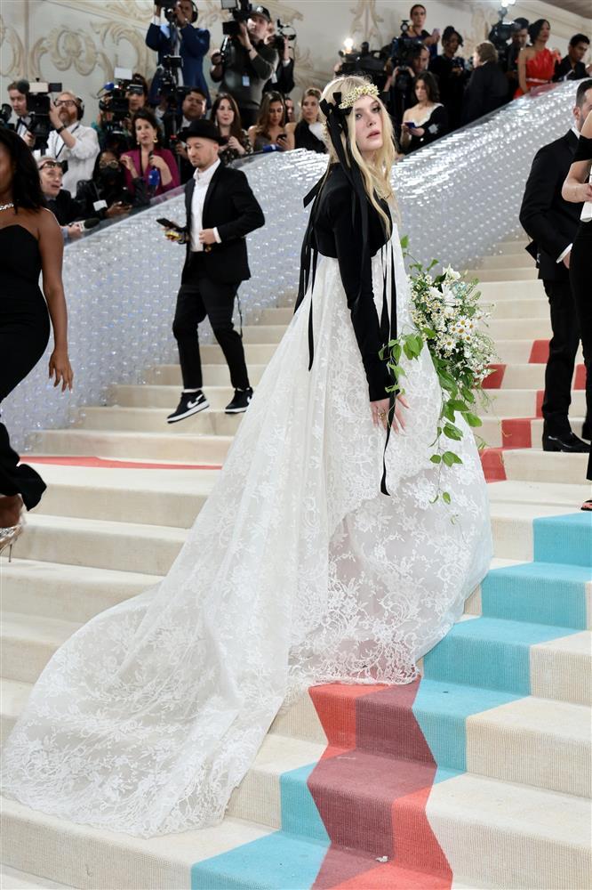 Met Gala 2023: Kim Kardashian ngực trần, Lil Nas X mặc nội y-18