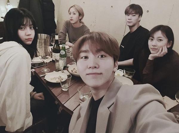 Nữ ca sĩ bị chỉ trích sau khi đăng loạt ảnh tưởng nhớ Moonbin-1