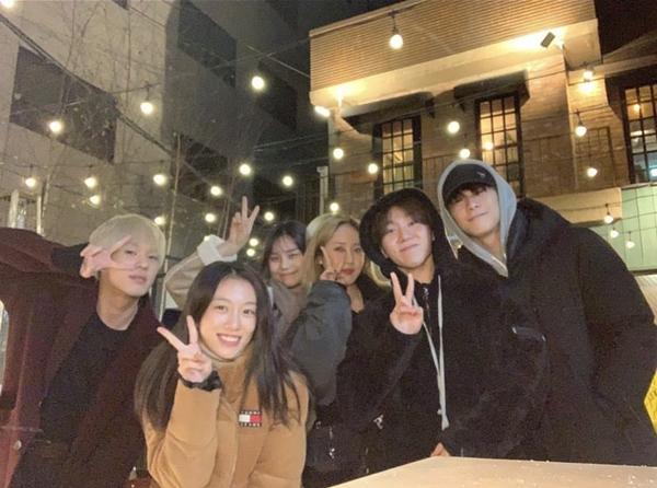 Nữ ca sĩ bị chỉ trích sau khi đăng loạt ảnh tưởng nhớ Moonbin-2